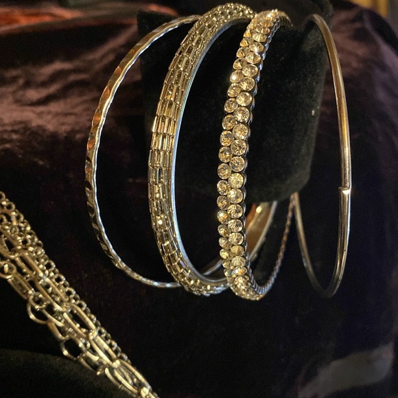 19” silver tone multi strand heart chain necklace w/ 4 bangle brackets - Picture 5 of 9